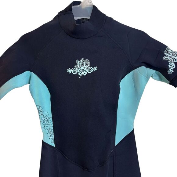 H2O Sports Women's Shorty Half 1/2 Wetsuit Size 8 Black & Light Blue Floral - Picture 3 of 11